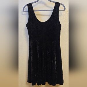 🥝 Forever 21 | Mini Velvet Black Dress 🥝